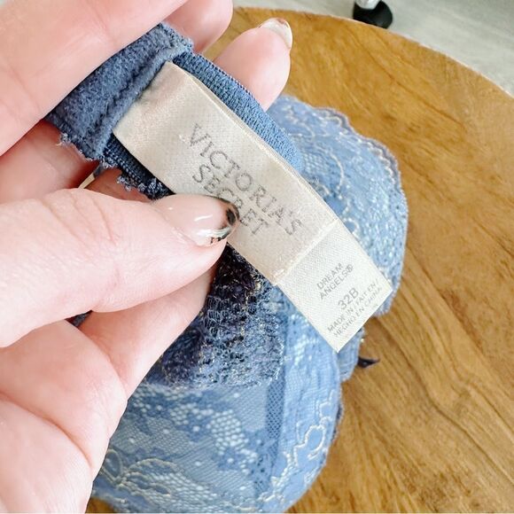 Victoria’s Secret Blue Lace Push-Up Bra - Picture 4 of 4